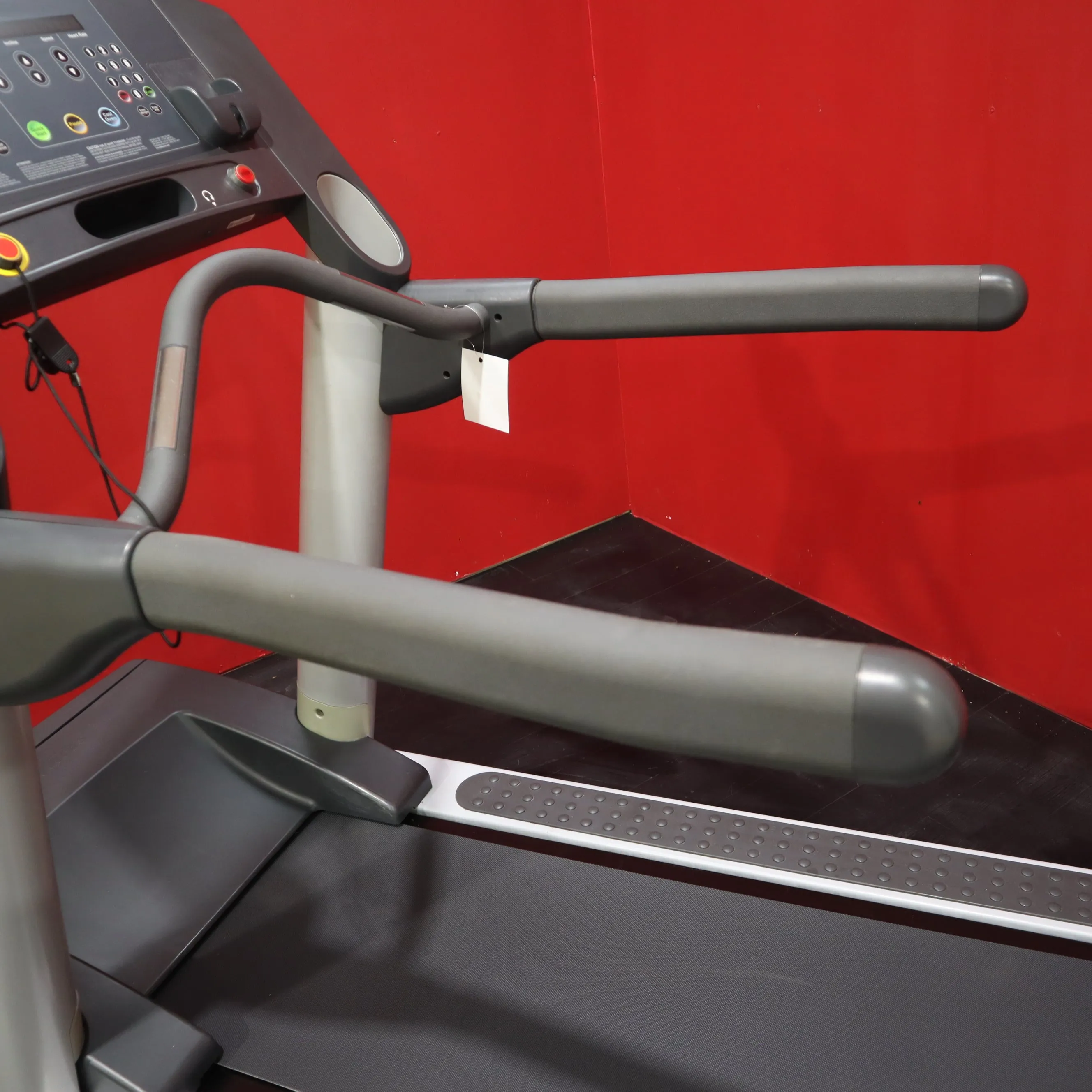 Life Fitness CLST Integrity Series Treadmill (Light Gray) *Refurbished*