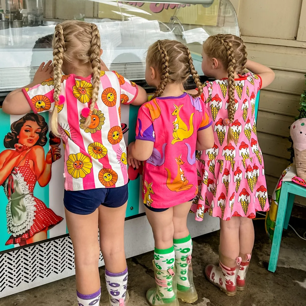 Short-sleeved dress with ice creams