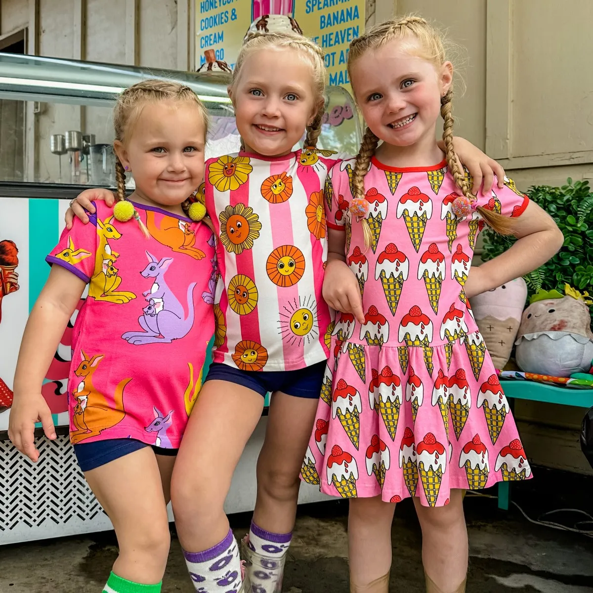 Short-sleeved dress with ice creams